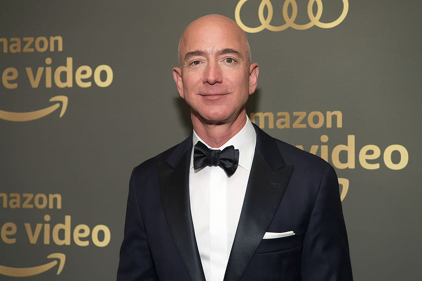 What the hell is going on between Jeff Bezos and the National Enquirer? HD wallpaper