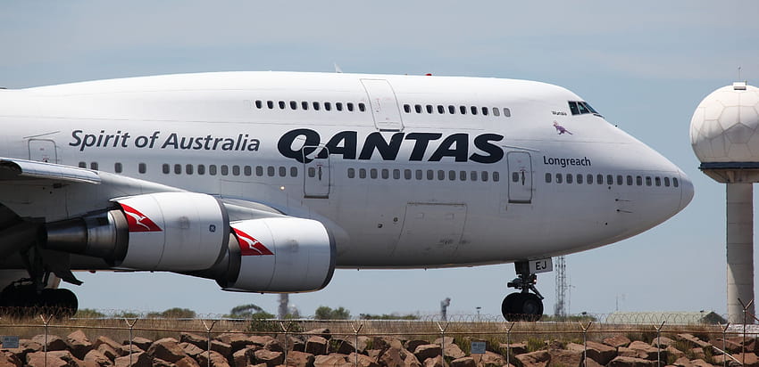 : Qantas 747, airplane, mode of transport, daytime, airliner, airline, graph, air travel, wide body aircraft, aerospace engineering, aviation, service, carmine, aircraft engine, aerospace manufacturer, jet aircraft, public transport, wing, airbus a380 and boeing 747 HD wallpaper