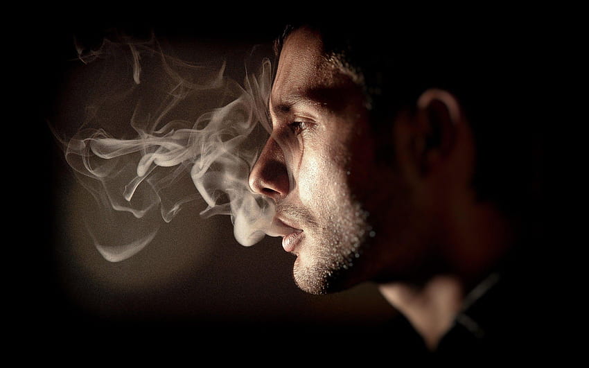 Profil palących mężczyzn, smutny mężczyzna palący Tapeta HD