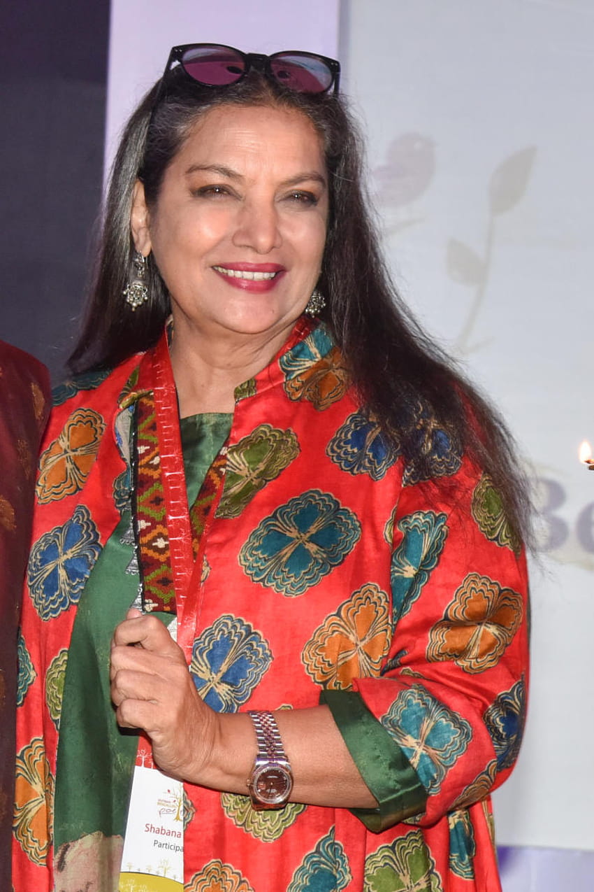 Shabana Azmi injured in accident; doctors say her condition is stable HD phone wallpaper
