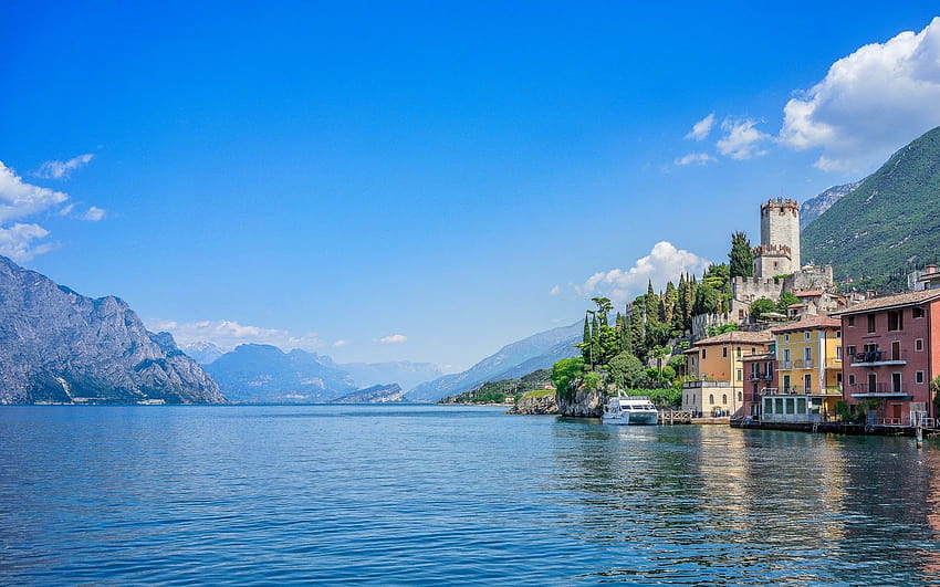 Lake Garda in Italy HD wallpaper