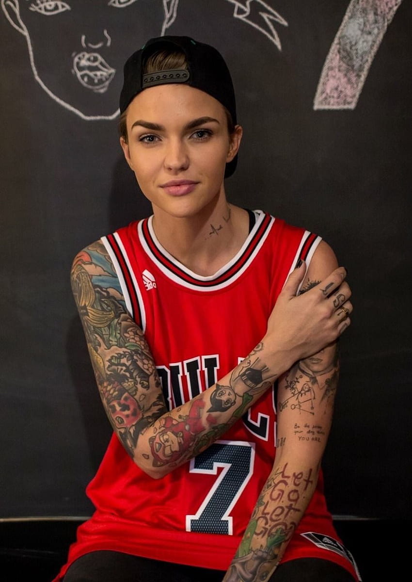Tatuaż Ruby Rose Tapeta na telefon HD