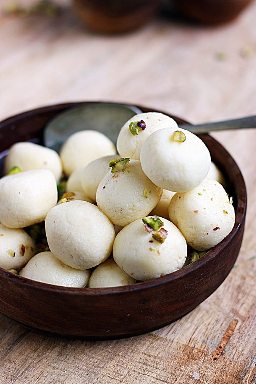 Bengali Rasgulla Recipe: मीठा खाने का मन है तो बनाएं बंगाली रसगुल्ला, ये है  आसान रेसिपी - bengali rasgulla recipe sweet dish try in home in hindi neer  – News18 हिंदी