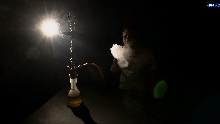 3 in 1. Guy makes rings of smoke and smokes a shisha. Round form of, hookah smoke background HD wallpaper
