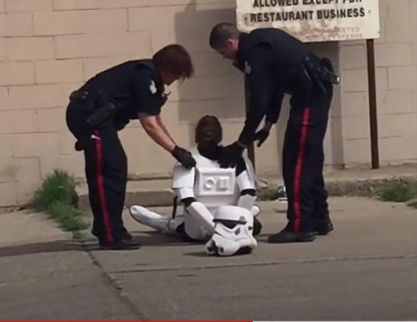Police launch investigation after officers respond to 'Star Wars' stormtrooper with guns drawn, star wars officers HD wallpaper