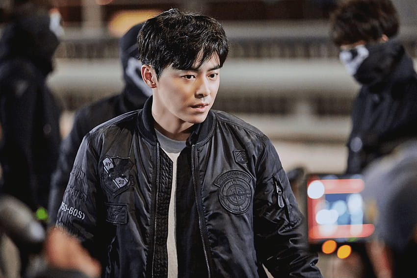 Jo Jung Suk е готов за действие в нови кадри за предстоящата драма HD тапет