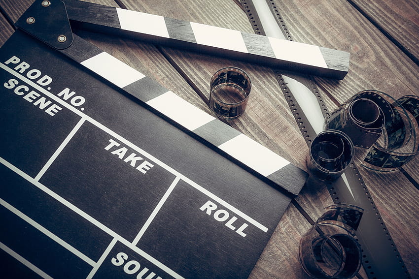 Film. Batacchio di film e bobina di film su uno di legno Film, Cartoni TV Categorie ~ Film, Film, Libri, Citazione del cinema Sfondo HD