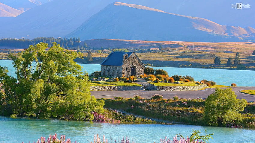 Lush View of Lake Tekapo in New Zealand HD wallpaper