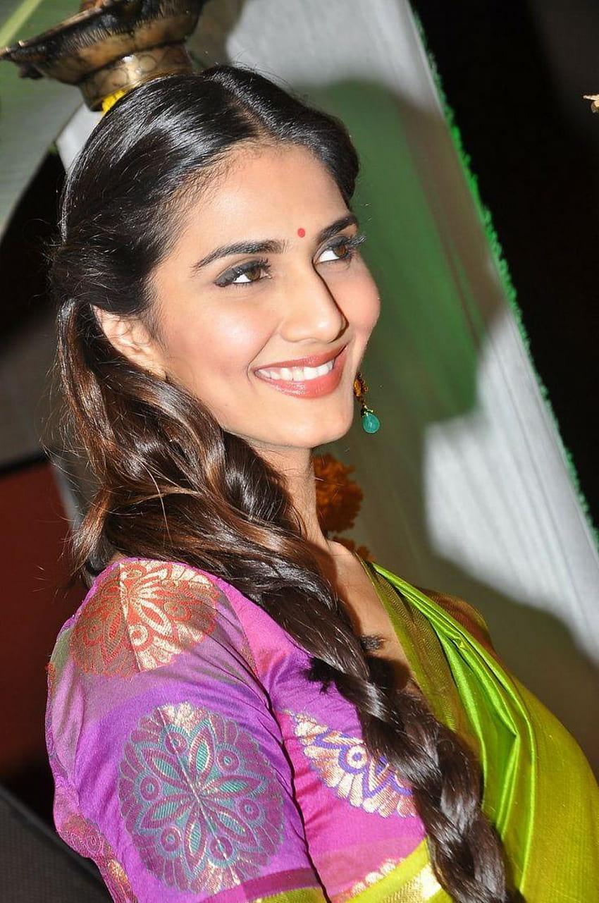 Vaani Kapoor In South Indian Typical Woman HD phone wallpaper