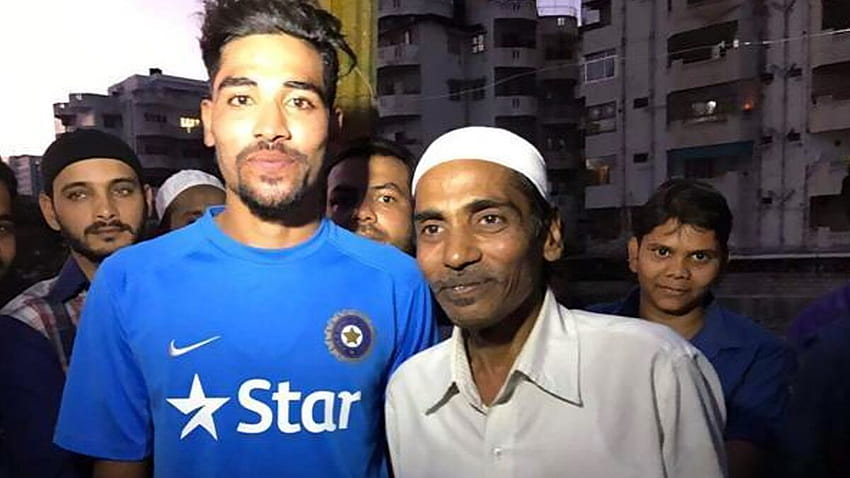 Il padre di Mohammed Siraj muore, il Team India Pacer perderà gli ultimi riti a causa di COVID Sfondo HD