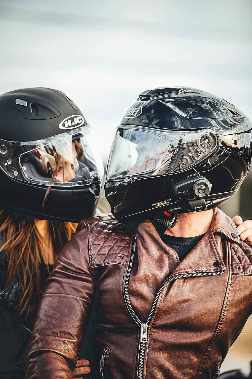 : uomo e donna in sella a moto, casco, motociclista, tutte donne motocicliste Sfondo del telefono HD