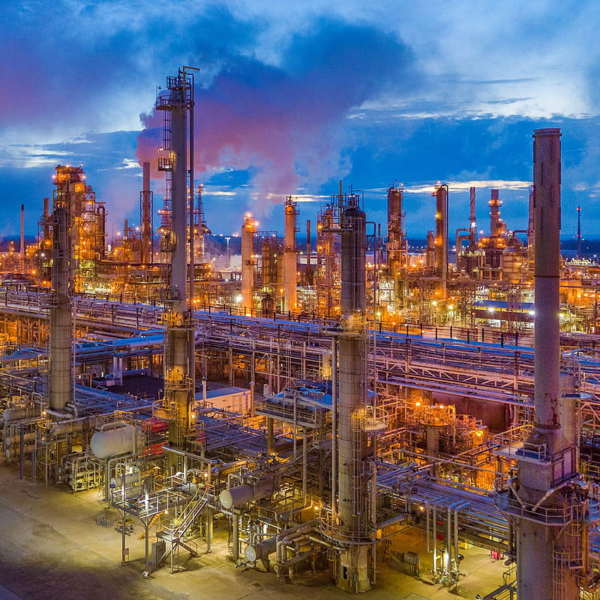21 Stocks for the Next Phase of the Oil Rebound, oil refinery HD phone wallpaper