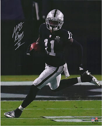 Detailed view of the helmet of Las Vegas Raiders wide receiver Henry Ruggs  III (11) during training camp on Wednesday, Aug 18, 2021, in Thousand Oaks  Stock Photo - Alamy