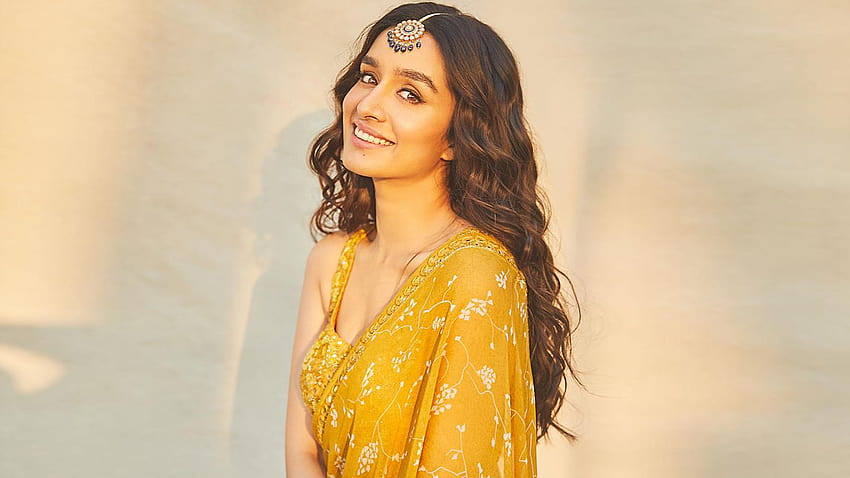 Rokas, haldis, sangeets... Печатното жълто сари на Shraddha Kapoor е цял сватбен сезон, shraddha Kapoor saree HD тапет