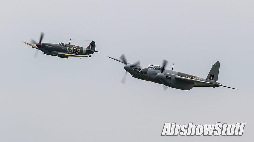 DH.98 Mosquito e Spitfire Mk. IXE Low and Fast Flybys, zanzara de havilland Sfondo HD