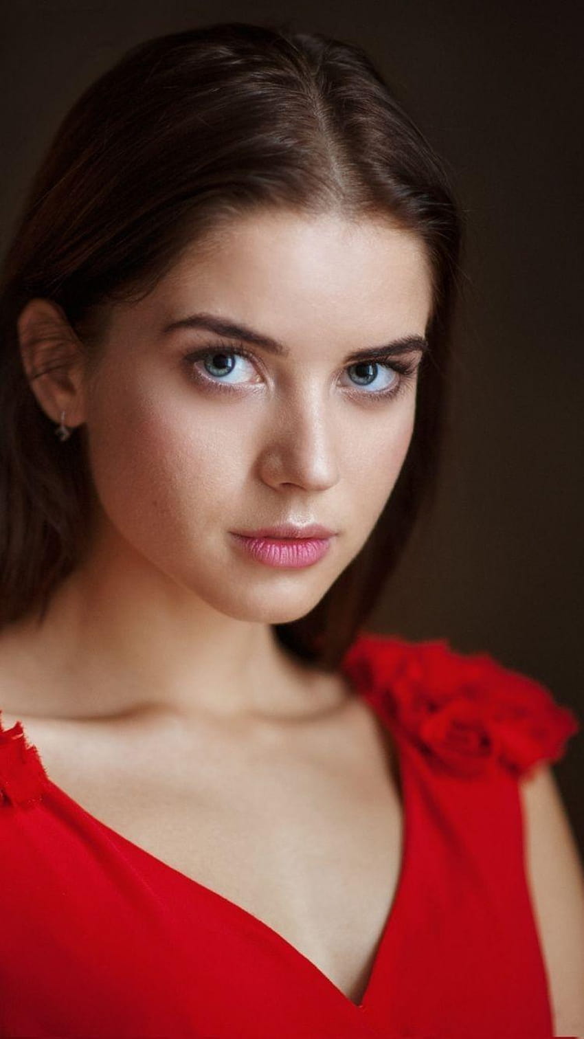 빨간 드레스, 귀여운, 여성 모델, 청록색 눈, 750x1334, 아름다운 소녀 얼굴 미학 HD 전화 배경 화면