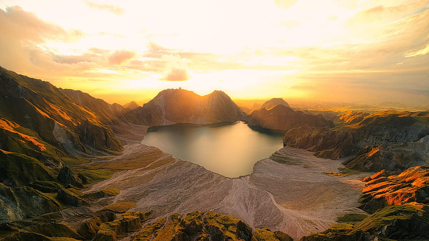 Lago del cráter Mt. Pinatubo Amanecer, lago del cráter invierno fondo de pantalla
