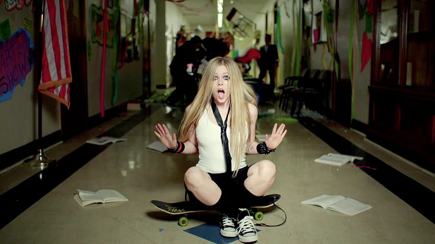 mujeres, Avril Lavigne, escuela, video musical, patinar, crecer, aquí ::, videos musicales de avril lavigne fondo de pantalla