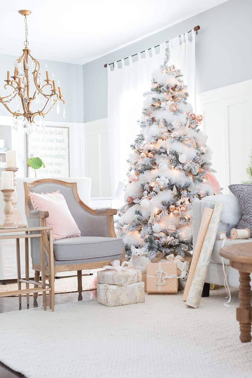 So aktualisieren Sie Ihre Weihnachtsdekoration mit einem roségoldenen Weihnachtsbaum, roségoldenen und weißen Weihnachten HD-Handy-Hintergrundbild