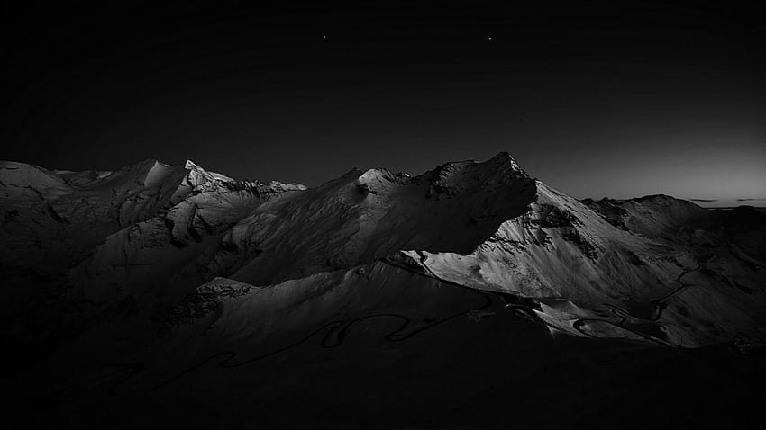 Minimalista oscuro, montaña minimalista en blanco y negro. fondo de pantalla