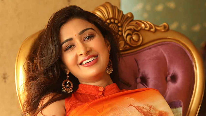 Farnaz Shetty opines, 'There's hardly anybody who doesn't want to see a pretty face' HD wallpaper