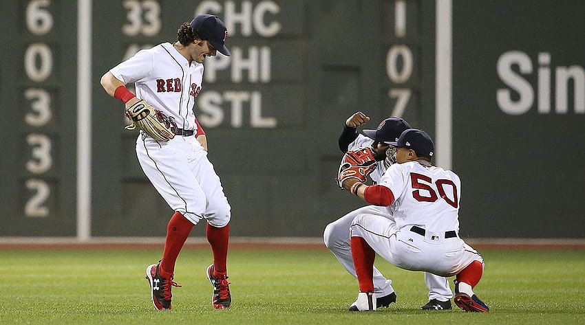 Helfen Sie Mookie Betts, den nächsten Siegestanz der Red Sox auszuwählen HD-Hintergrundbild