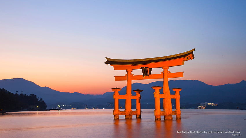 : Портата Тории при здрач, светилището Ицукушима, остров Мияджима, Япония HD тапет