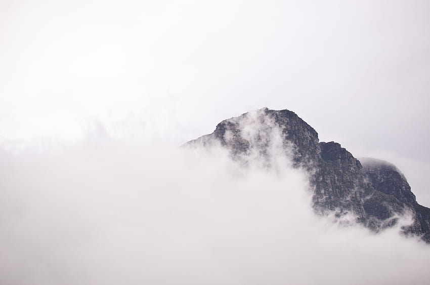 Paysage blanc, montagne minimaliste en noir et blanc Fond d'écran HD