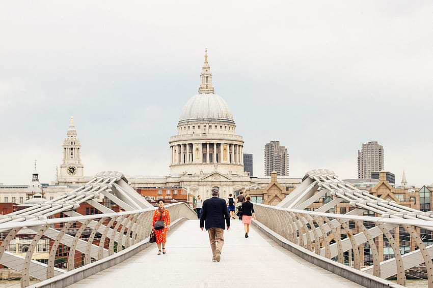 people walking over millennium bridge towards st pauls, millennium bridge london HD wallpaper