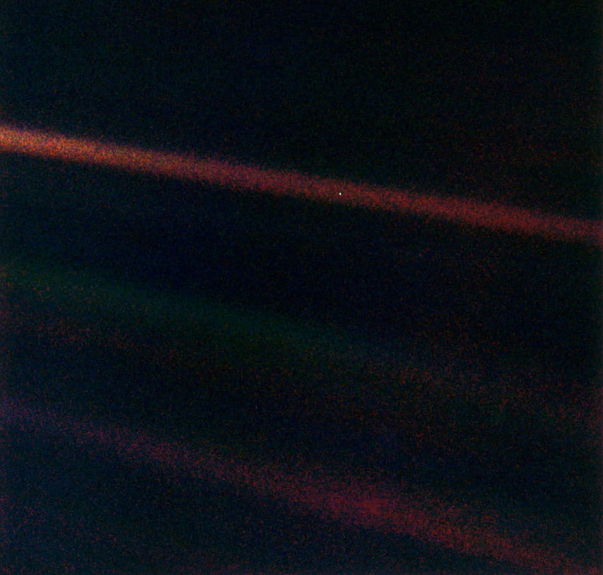 Titik Biru Pucat Cassini Wallpaper HD