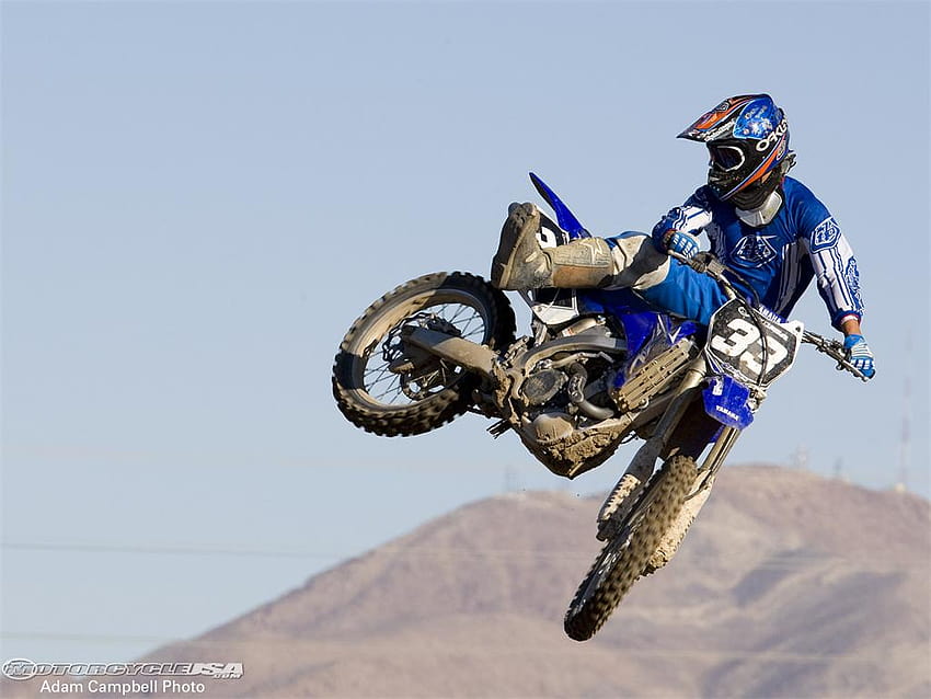 4 Yamaha Dirt Bike, dirt bike doing wheelies HD wallpaper