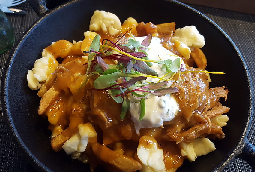 File:Poutine at Le Champlain in Quebec City.jpg HD wallpaper