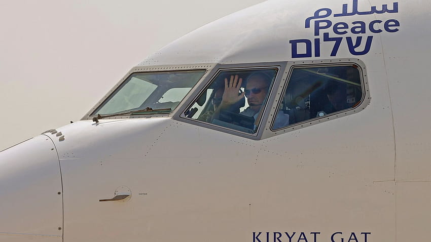Saudi Arabia says flights to, from UAE can fly over kingdom, saudi arabia airplane HD wallpaper