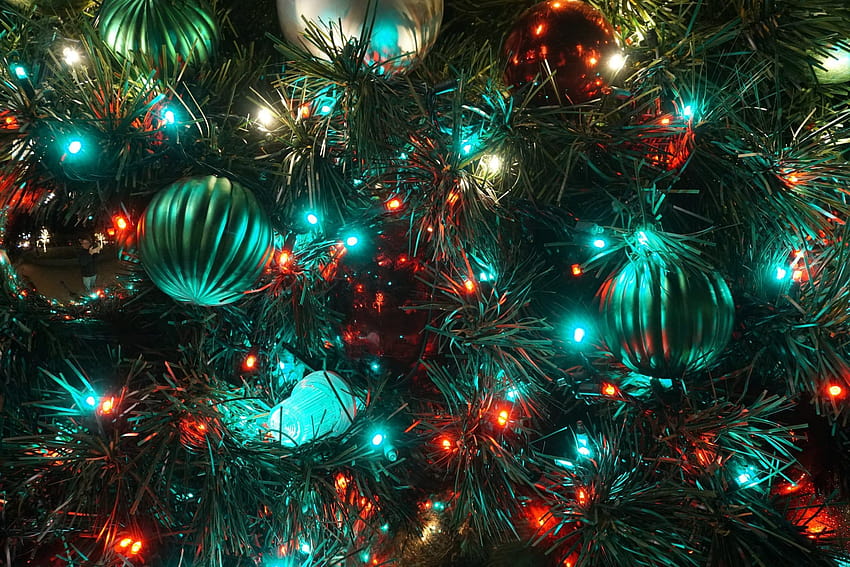 Use Green Tinsel para hacer que el árbol se vea más lleno, feliz navidad verde fondo de pantalla