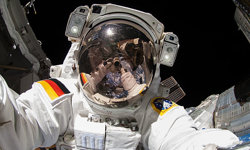 космос, Вселена, космическа станция, орбити, орбитални станции, космически костюм, немски, флаг, каска, авто, камера, отражение, Земя, ESA / и мобилни фонове, космически шлем HD тапет
