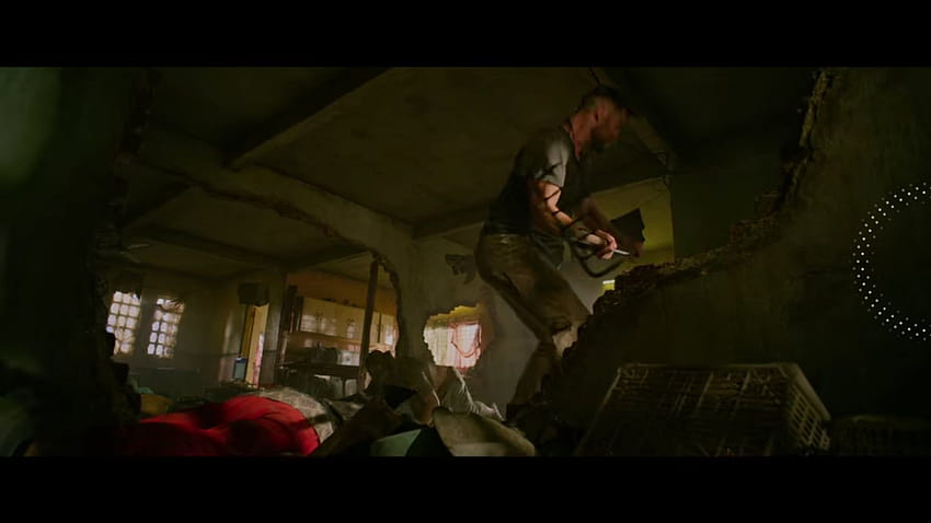 Dans Tyler Rake: Extraction, le titulaire Tyler se bat à l'aide d'un râteau. C'est la scène la plus subtile du film. : shittymoviedetails Fond d'écran HD