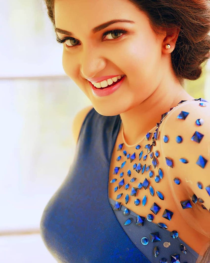 Pin on Honey Rose Latest HD Photos/Wallpapers (1080p)