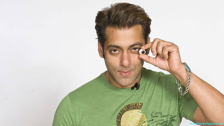 Salman Khan Holding Artificial Eye, Salman Khan In Green T Shirt, Salman khan Face Closeup, Salman Khan , Salman Khan, Salman, Khan, Bollywood Actor, Bollywood, Actor, Model, Celebrity, Hero, Face Closeup, Green, salman ali HD wallpaper