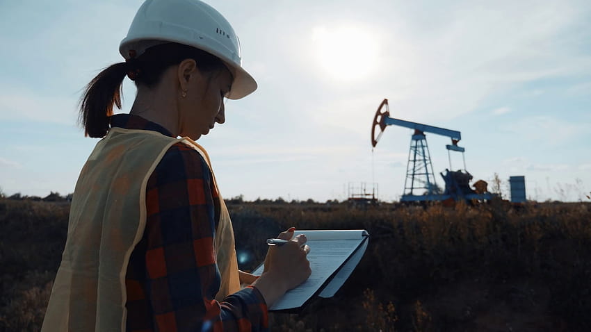 Woman engineer writing on clipboard in oil field. Female wearing white helmet and work clothes. Industrial, oil and gas concept. Stock Video Footage 00:23 SBV, oil field worker HD wallpaper