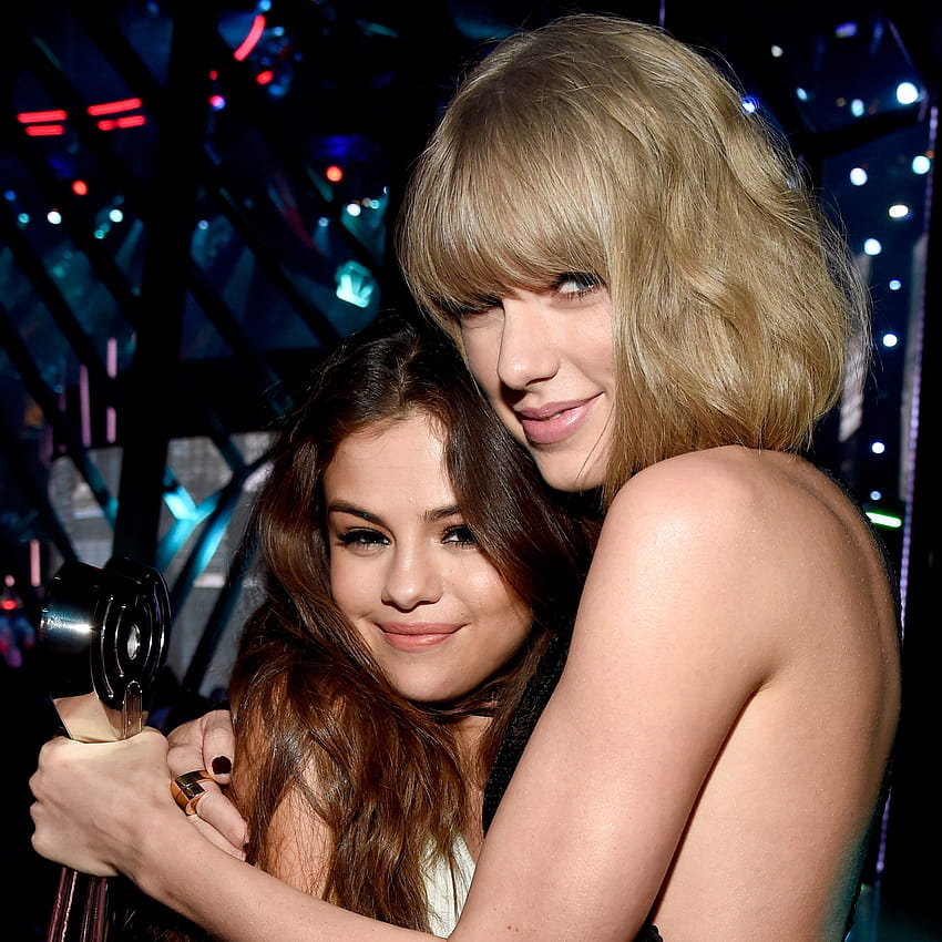 Taylor Swift subtelnie potwierdza, że ​​ona i Selena Gomez nadal są przyjaciółkami w nowym wideo na Instagramie, Taylor Swift i Selena Gomez Tapeta na telefon HD