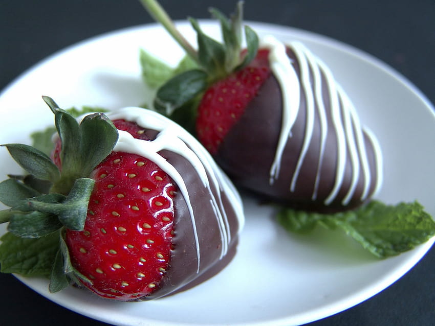 Best 3 Strawberry and Chocolate on Hip, strawberry aesthetic HD wallpaper