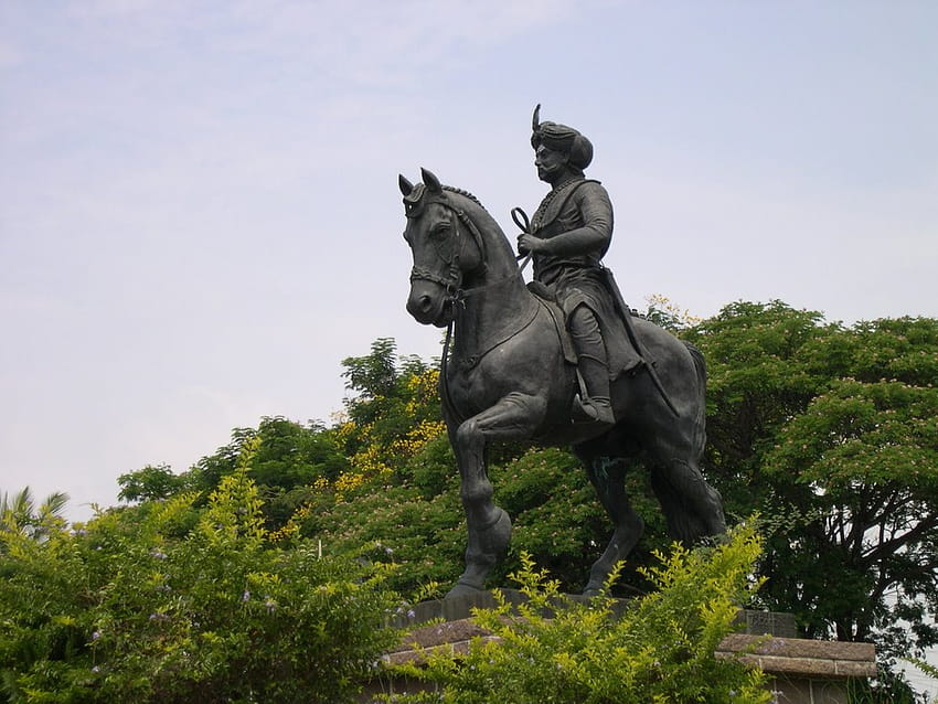 Estatua de Veera Madakari Nayaka V fondo de pantalla