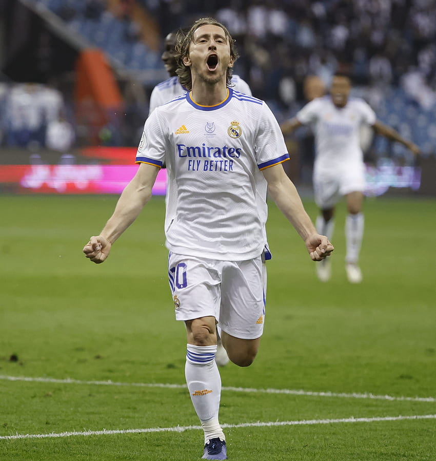 Carlo Ancelotti taunts Luka Modric for 'missing a pass' after MOTM performance in Real Madrid's Super Cup triumph, modric 2022 HD phone wallpaper