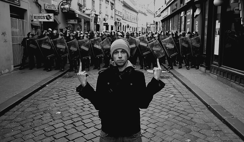 Personnes debout dans la rue pendant la nuit photo – Photo La France  Gratuite sur Unsplash