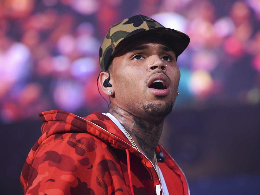 Le juge ordonne au chanteur de R&B Chris Brown de rester à l'écart de son ex, Chris Brown 2017 Fond d'écran HD