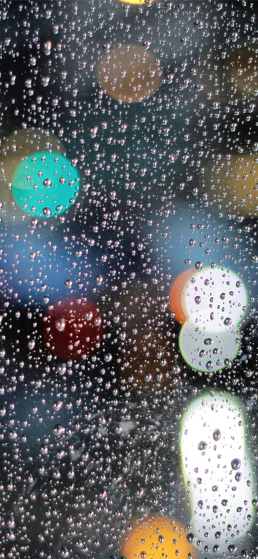 雨の日はガラスのライトに滴り、iPhone 11のボケ味、ガラスに雨が降る HD電話の壁紙