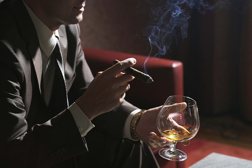 Homme, Homme d'affaires, Armes, Cigare, Whisky, Verre, Fumée Fond d'écran HD