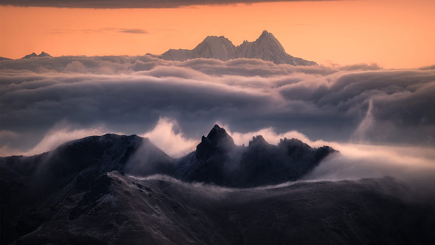 Експертни съвети за заснемане на мрачни, мъгливи планини, мъгливи планини HD тапет