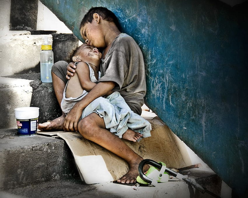 : poverty, street, charity, boy, baby, love, children, kid, hug, toddler, child, market, sister, brother, Philippines, homeless, poor, siblings, beggar, Manila, embrace, 2009, begging, abuse, beg, protect, raise, corruption, fund, baclaran HD wallpaper