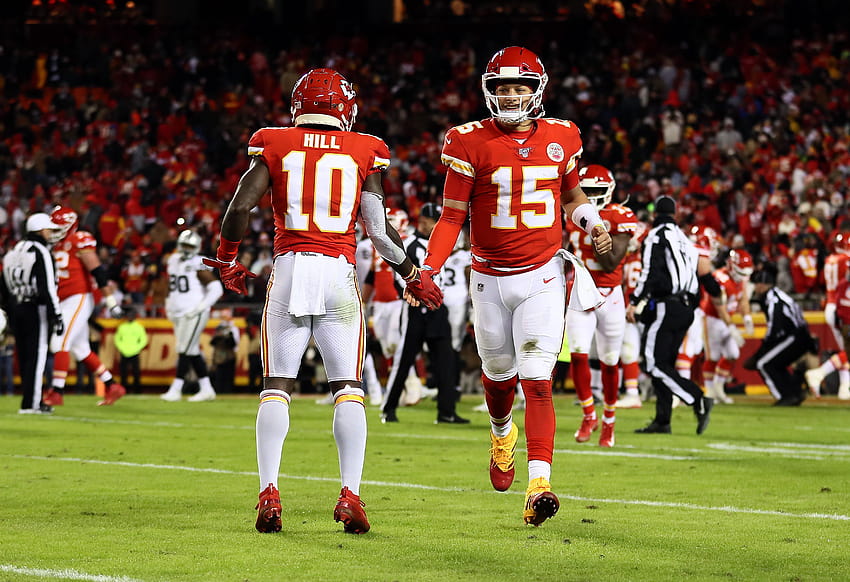 If they can limit Tyreek Hill and Pat Mahomes just enough, expect the Patriots to stay unbeaten at home, patrick mahomes and tyreek hill HD wallpaper